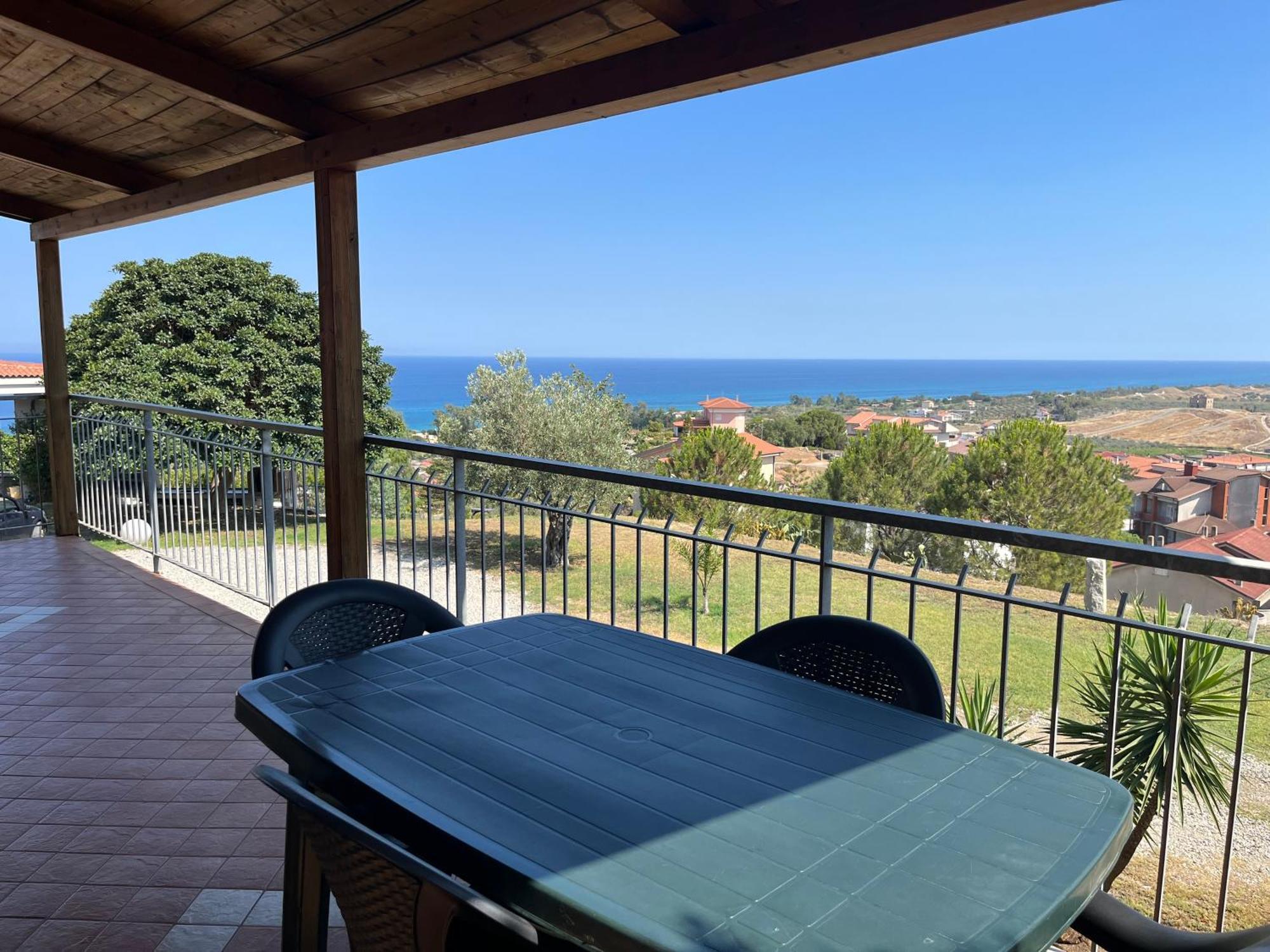Luna Apartaments Badolato Marina Bagian luar foto