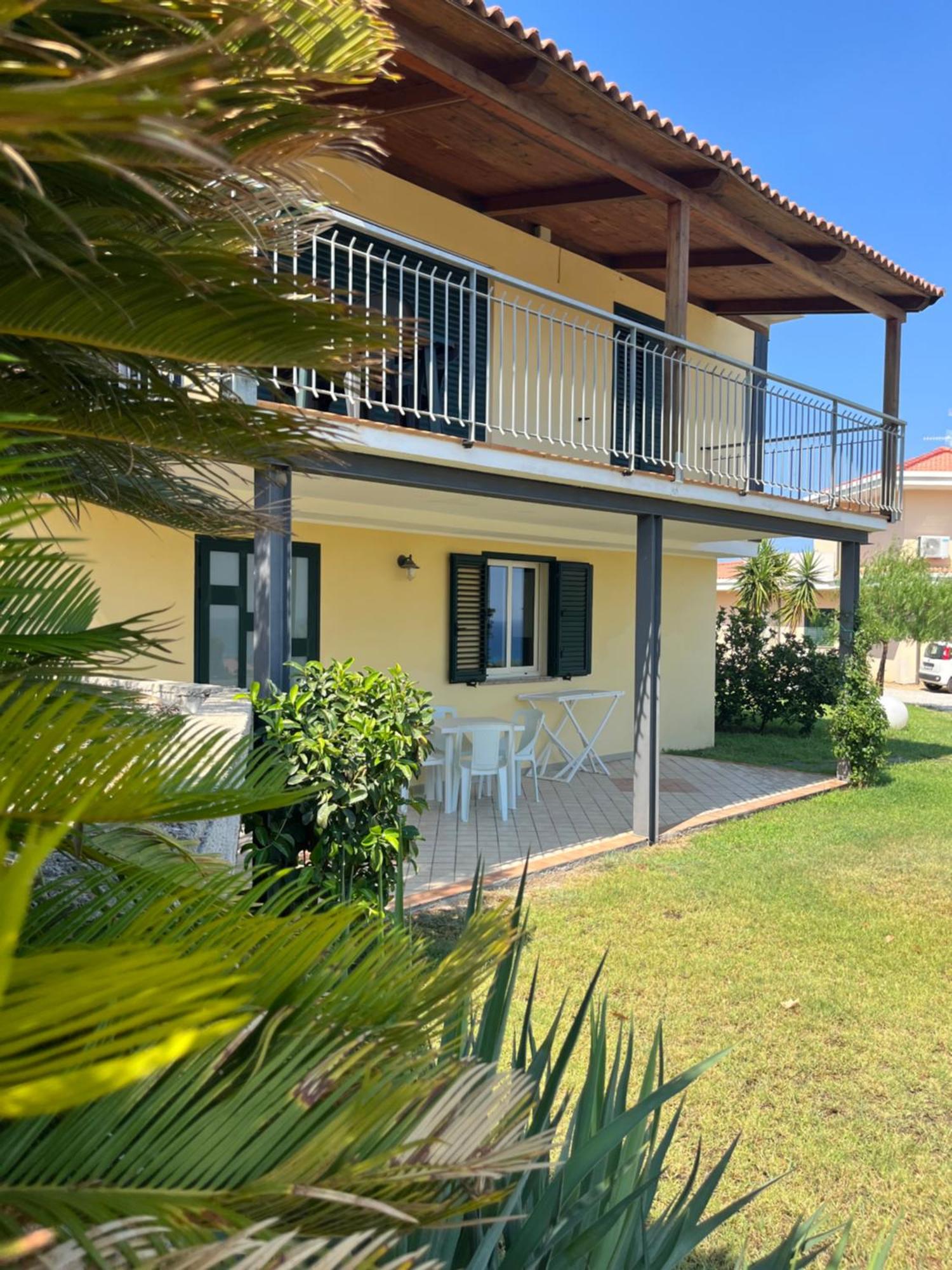 Luna Apartaments Badolato Marina Bagian luar foto