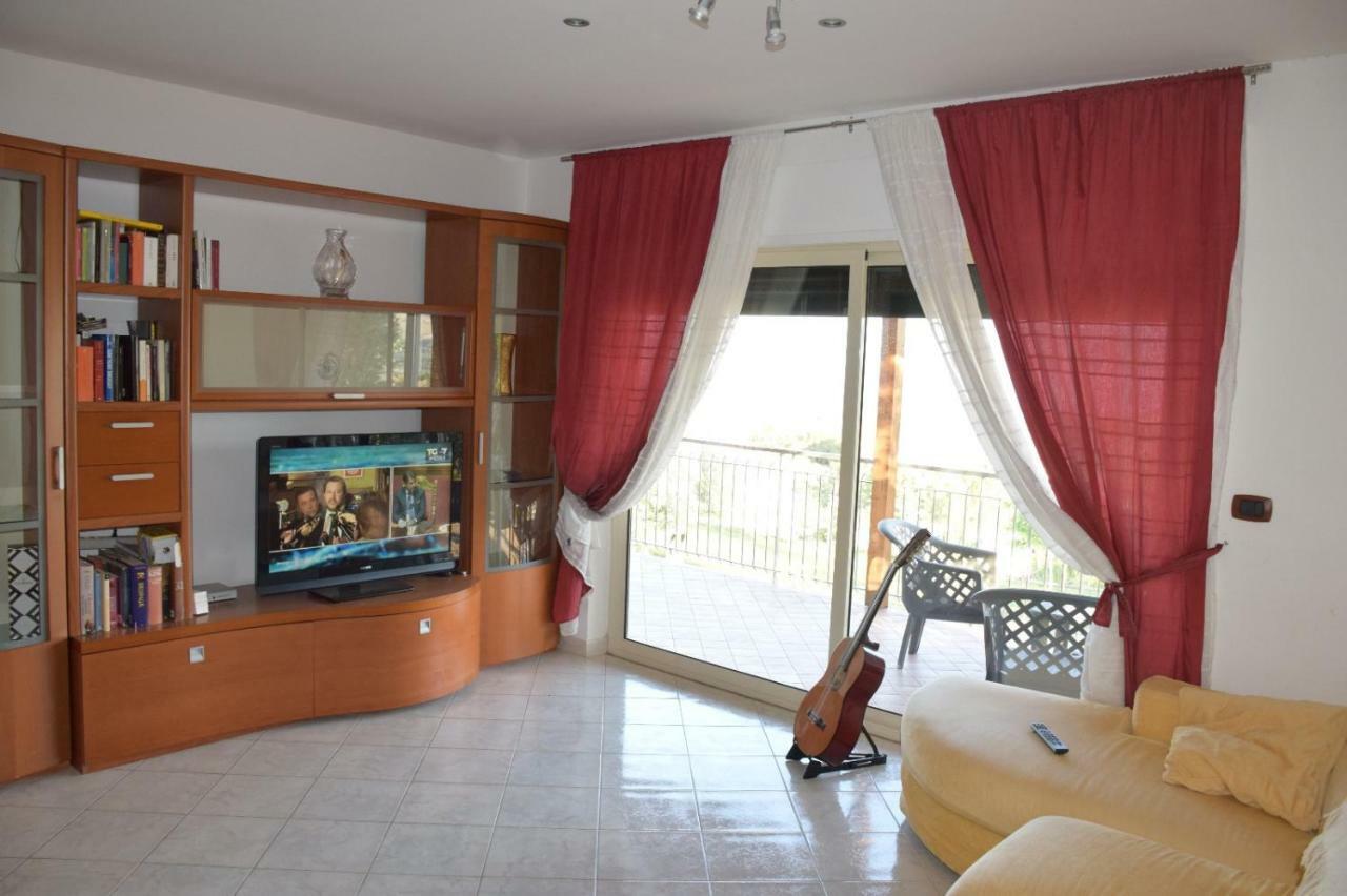 Luna Apartaments Badolato Marina Bagian luar foto